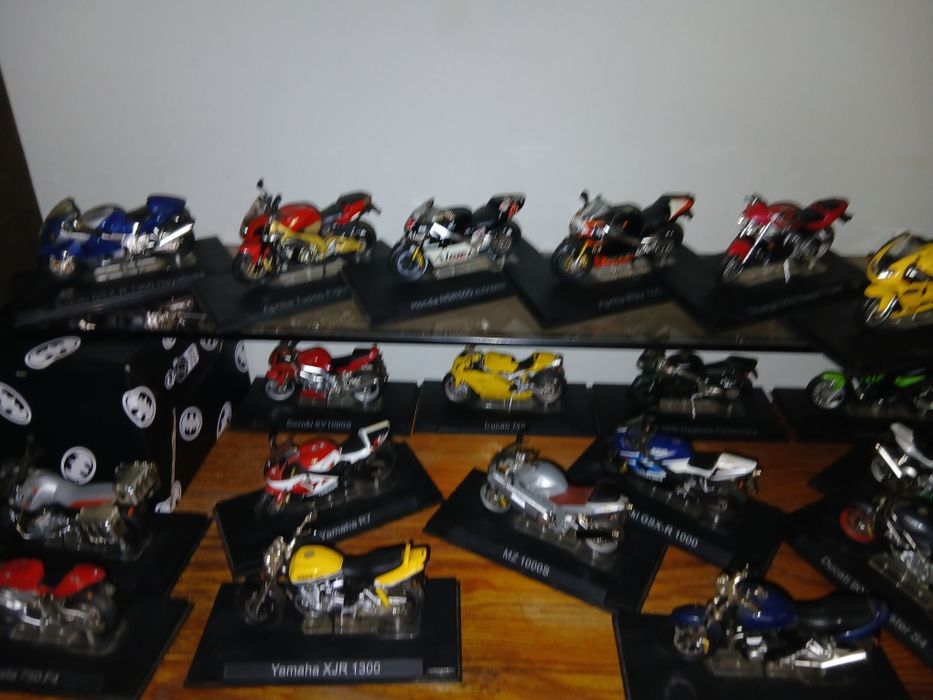 Coleção 30 motos por 170 €