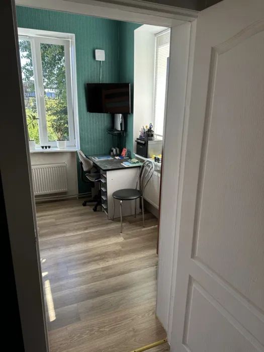 Продам трикімнатну квартиру на Миколаївці.