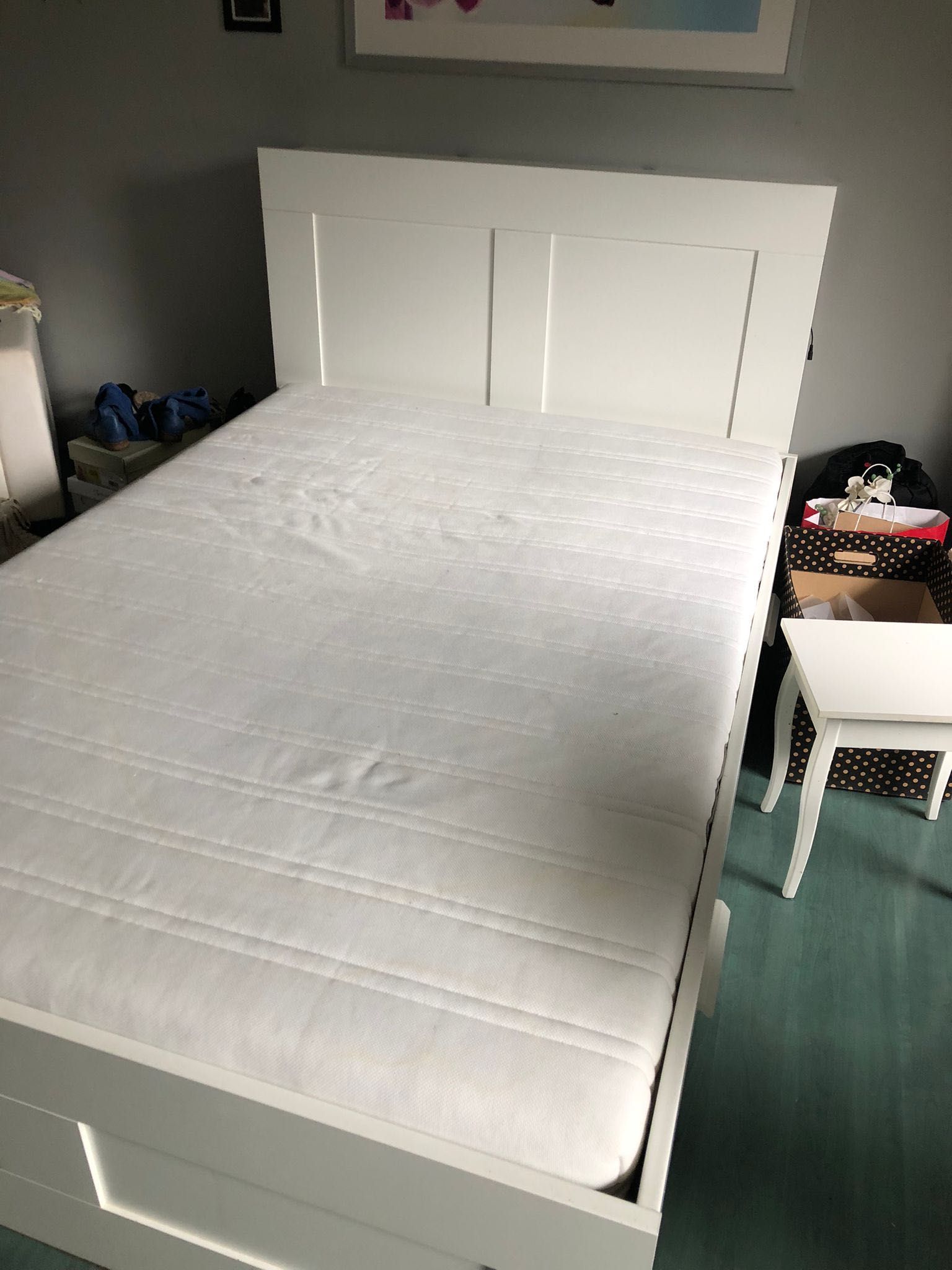 Łóżko, materac i stelaż IKEA BRIMNES  z 4 pojemnikami i zagłówkiem