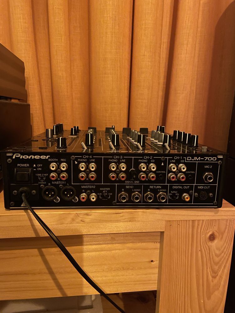 Mesa Pioneer DJM 700
