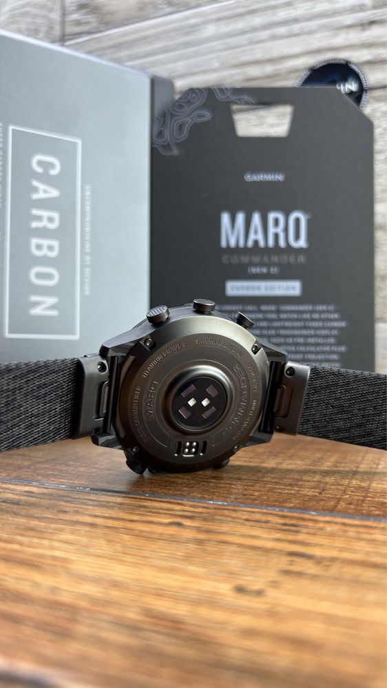 Garmin Marq Commander (Gen 2) Carbon Edition преміальний годинник