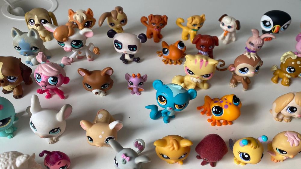 Lote de brinquedos - Littlest Pet Shop + bonecas + acessórios