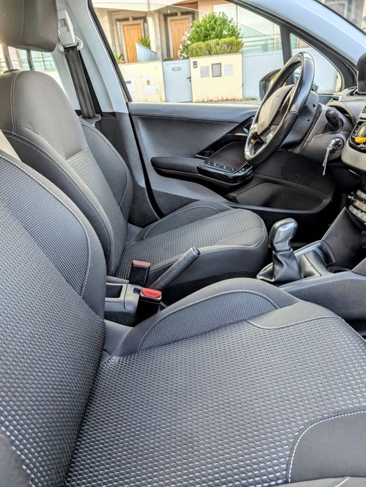 Peugeot 208 1.6 BlueHDI 100cv - chave na mão