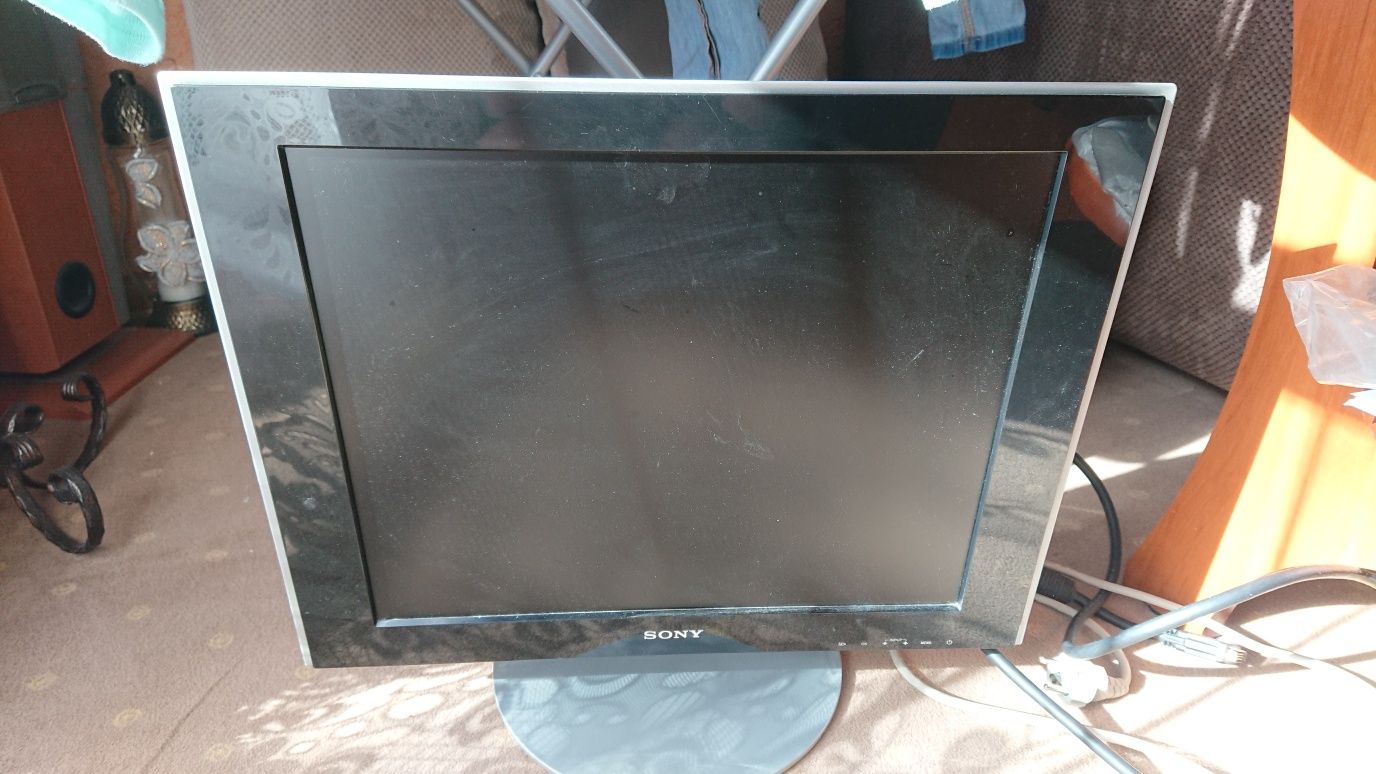 Monitor lcd 19 cali