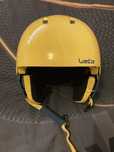 Capacete Sky e Snowboard Wedze
