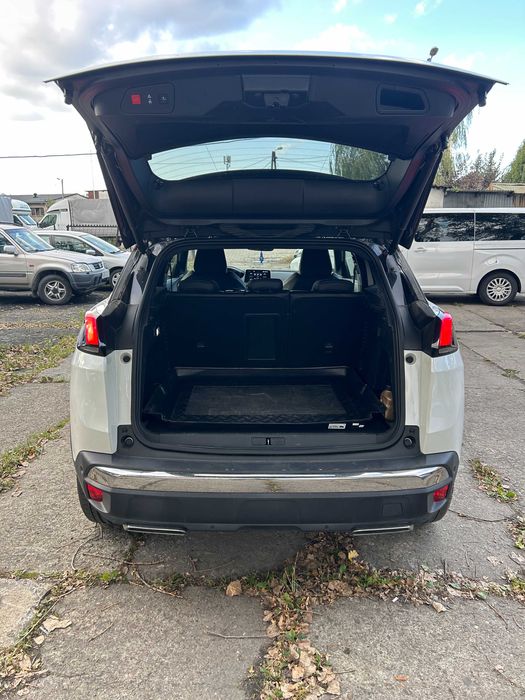 Wynajem samochodów PEUGEOT 3008 rok 2018