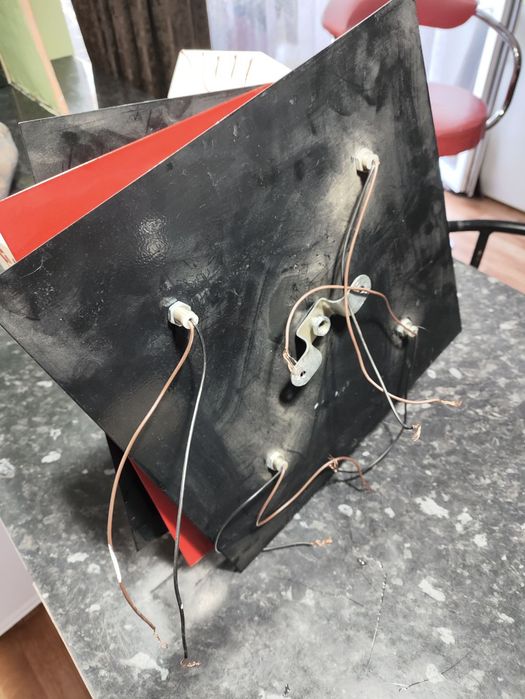 Люстра на чотири лампи.