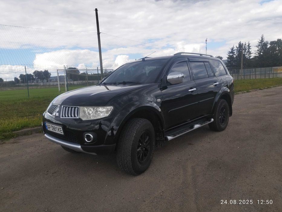 Mitsubishi pagero sport 2011