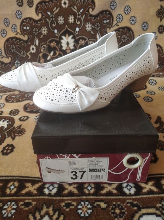 Туфлі жіночі на підборах