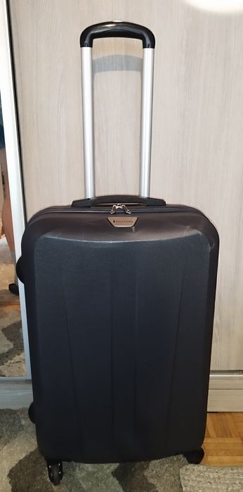 Sprzedam w dobrym stanie średnią walizkę firmy Puccini wym.67#45#23