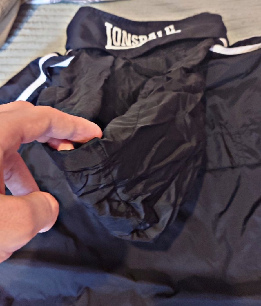 Продам Оригінальну Вітровку Lonsdale