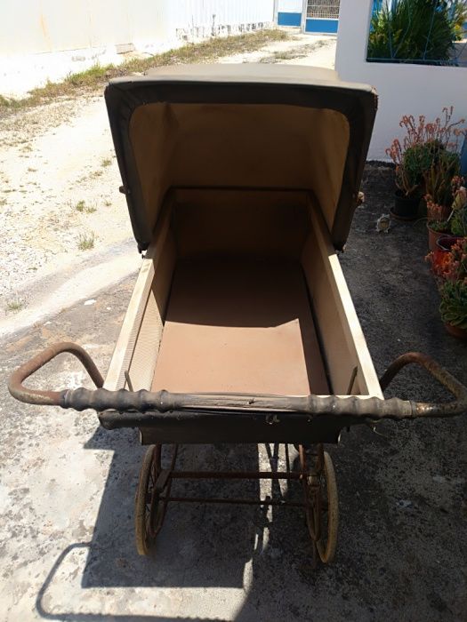 Uma peça fantástica -Carrinho de bebé Vintage anos 70