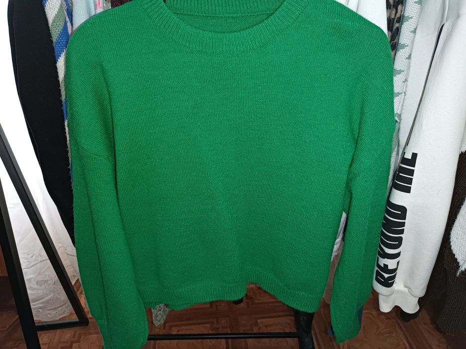 Укороченный свитер новый!