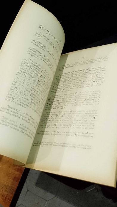 Sobre ideais de contracção e aniquiladores na teoria geral dos módulos