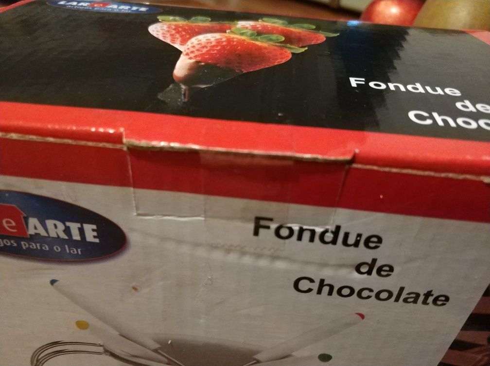 Kit Fondue de Chocolate novo, nunca aberto