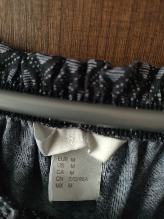 Lekka wzorzysta sukienka M opadająca na ramiona letnia sukienka H&M