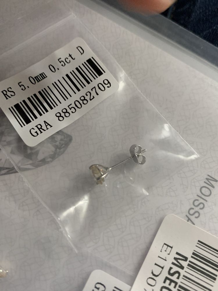 Nowe kolczyki z  moissanitem 0,5 ct z certyfikatem GRA