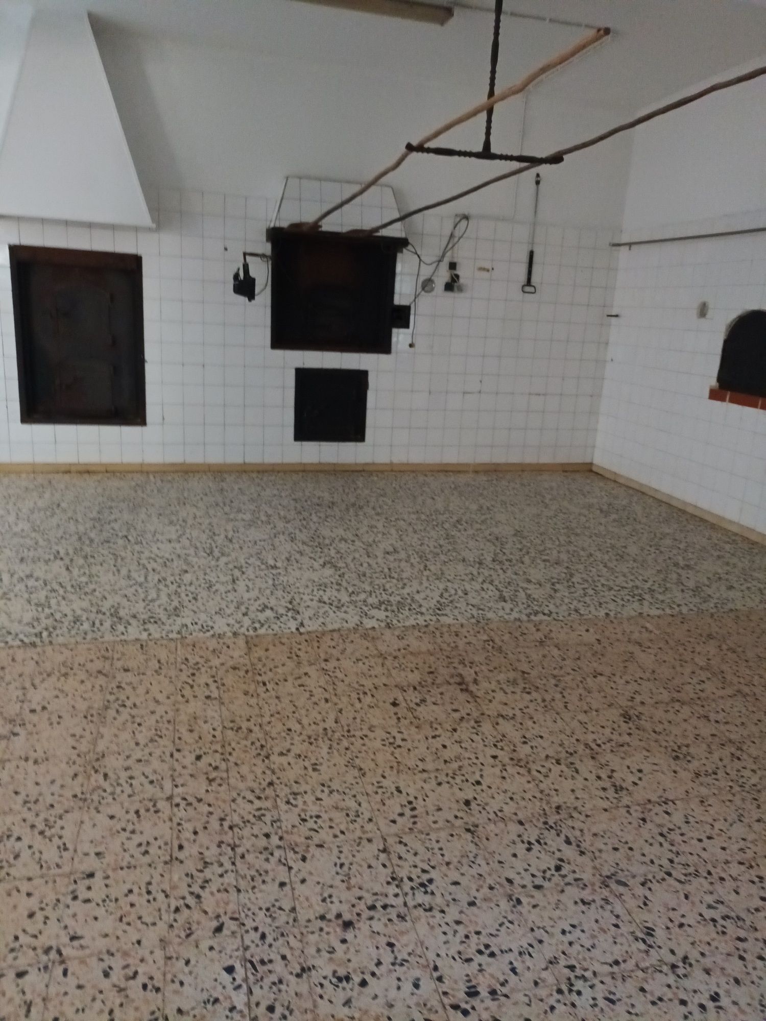 Arrendo padaria com forno de alvenaria com posebilidade de um segundo