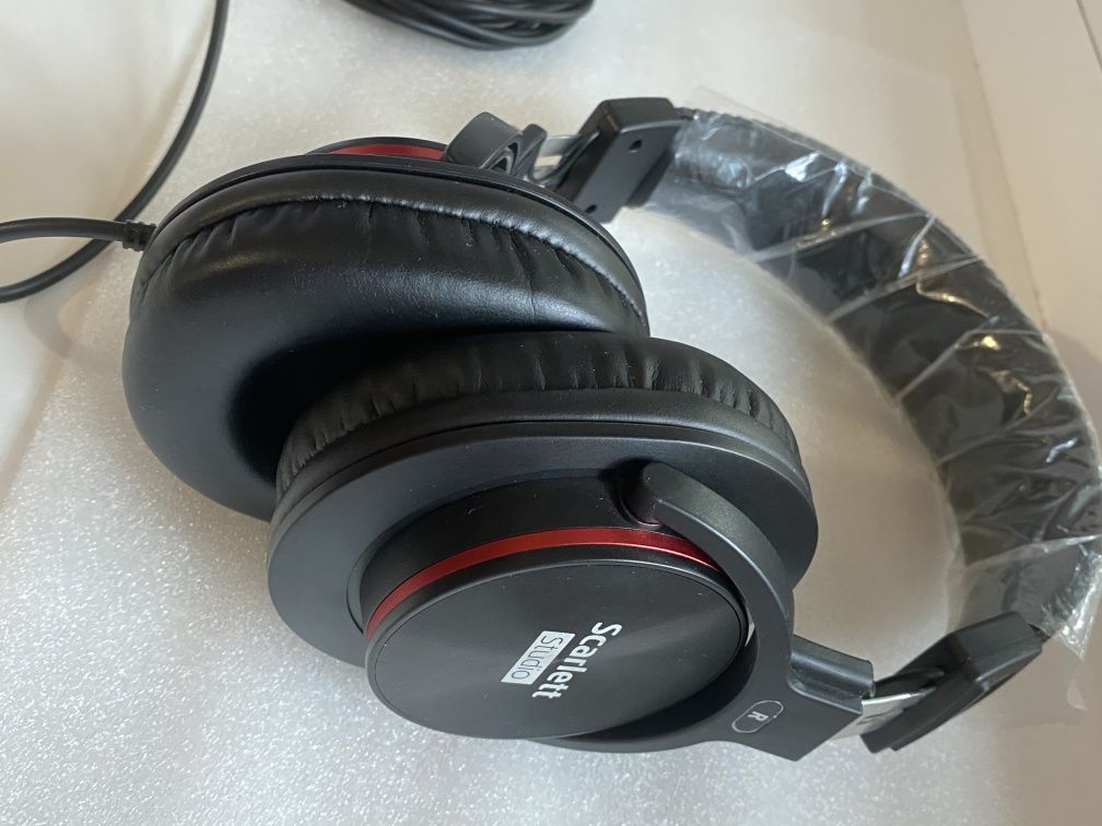 Комплект для звукозапису Focusrite Звукова карта, мікрофон, навушники