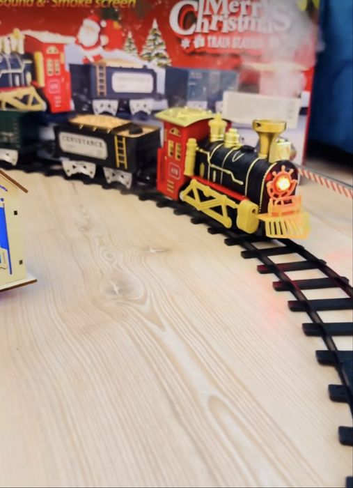 Різдвяна (новорічна) залізниця (музика, світло, дим, будинок, ялинки)