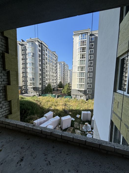Велика 2кімнатна квартира з терасою в Континенті 4 черга