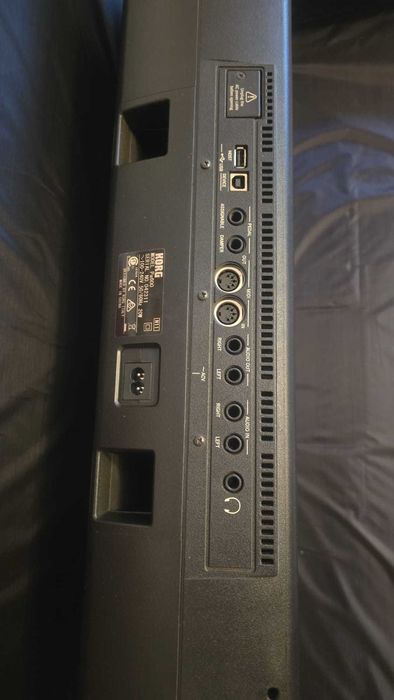 Korg Pa600 – Stan bardzo dobry, używany tylko w domu + pokrowiec KORG