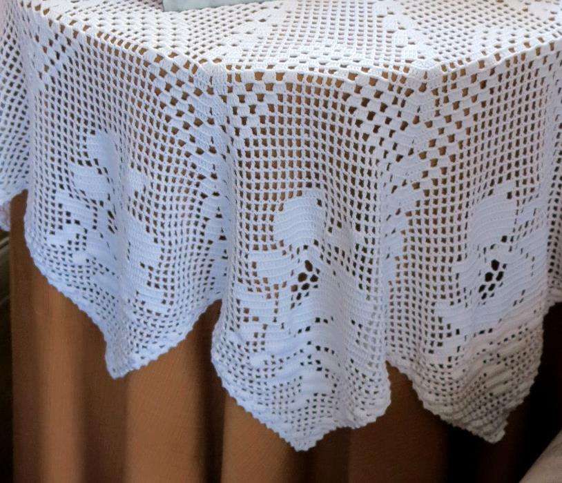 Toalha de renda em crochet feita à mão