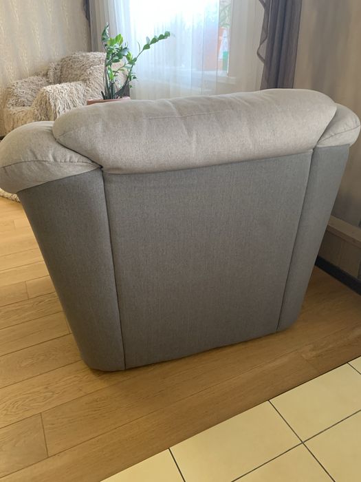 Продам диван с 2 креслами