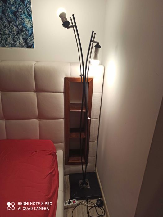 Lampa pokojowa stojaca podwójna.