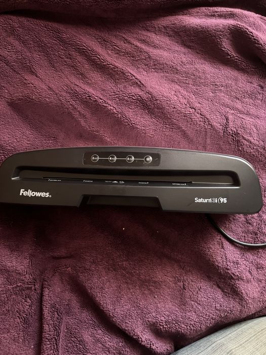 Fellowes CRC57358 ламінатор 110v A4. Стан нового.