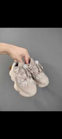 Адідас ізі кросівки бежеві 24 р,26 р ,15 см ,16 см стелька, adidas yee