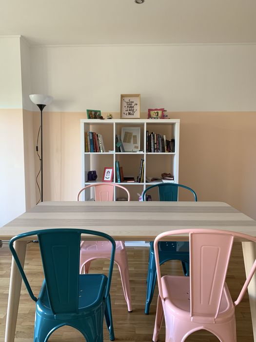 Conjunto mesa + cadeiras: perfeitas condições