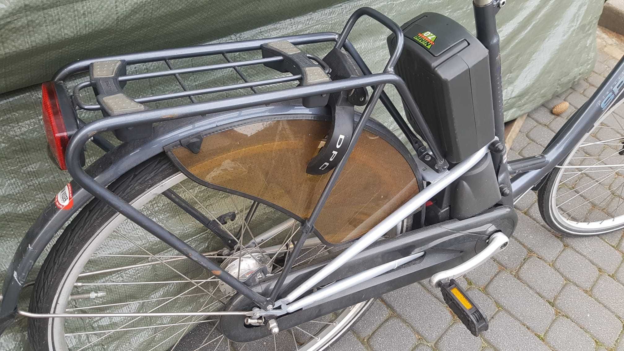 Damka - niski rower ze wspomaganiem elektrycznym silnikiem Yamaha