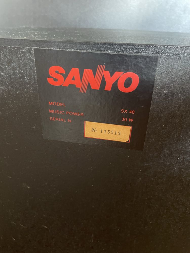 Aparelhagem da Sanyo com gira discos, leitor de CDs e coluna