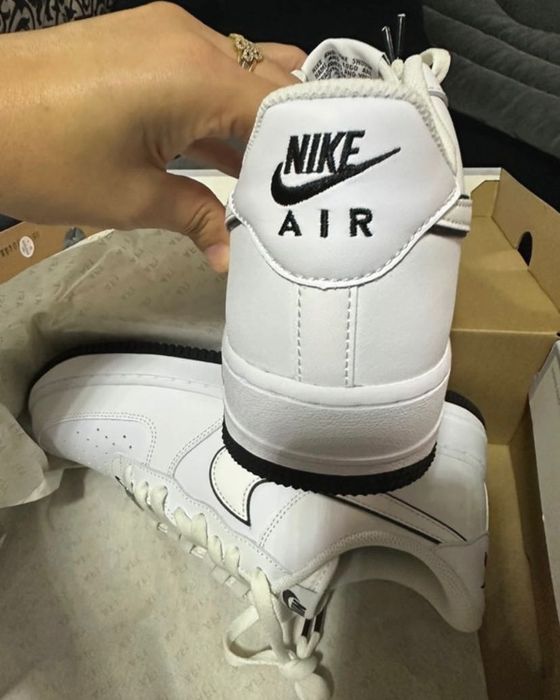 Air Force 1 Brancos com Tons Pretos