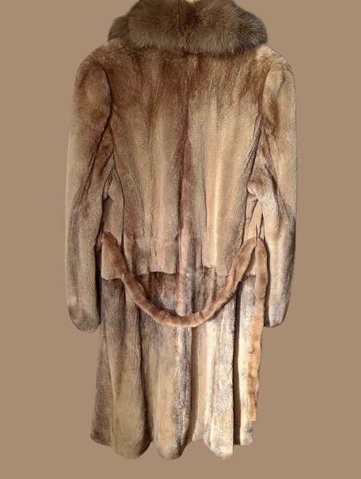 Новая.Длина 113см, Ог 110см. Норковая шуба с соболем. Натуральная шуба