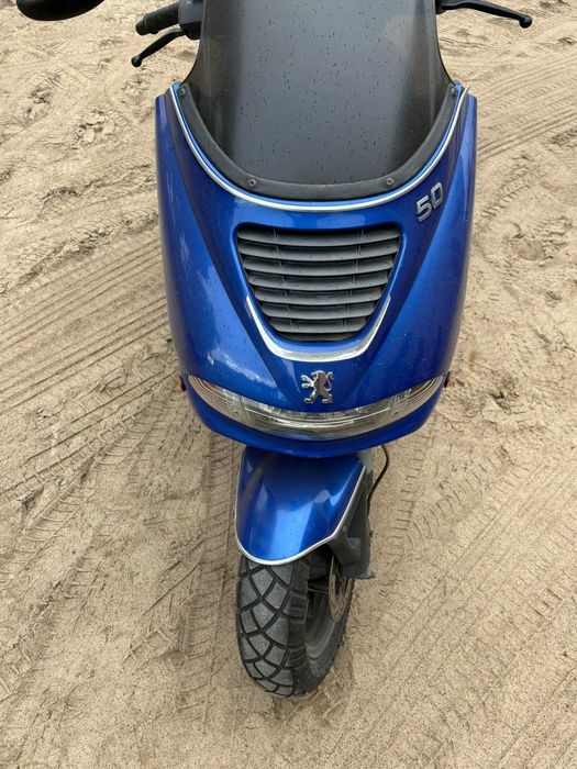 Skuter marki Peugeot