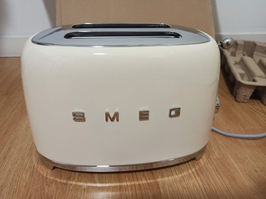 Torradeira SMEG nova