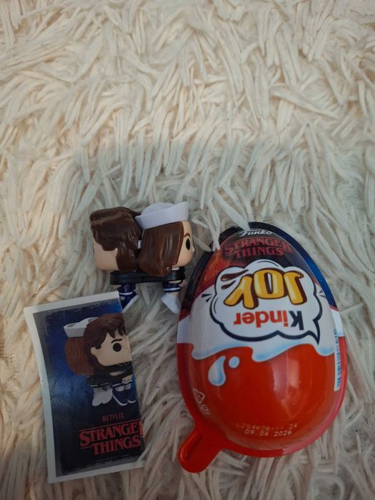 Стів і робін кіндер "Stranger things"