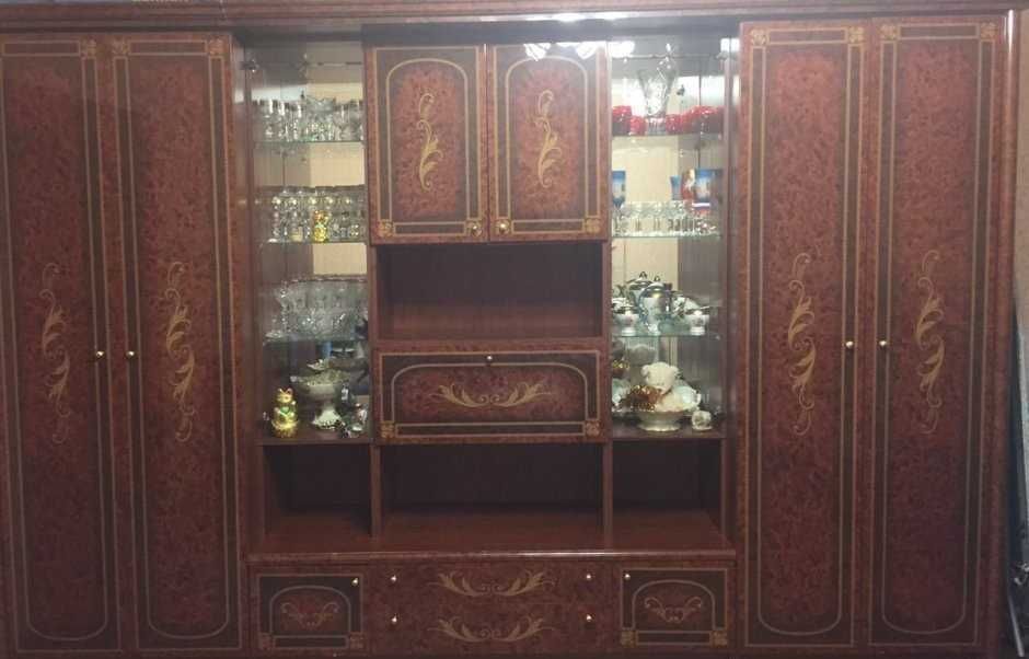 Вітрина з шафами