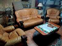 Sofá de Cabedal Castanho 3 Lugares + 2 Poltronas + mesa de centro