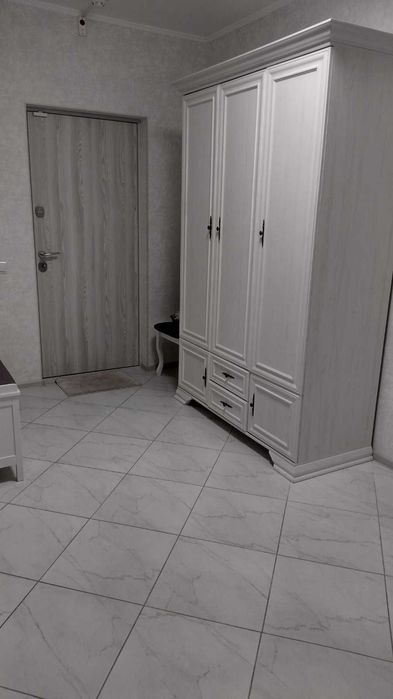 М Осокорки 10 хв,   євроремонт, генератор в будинку. два санвузли