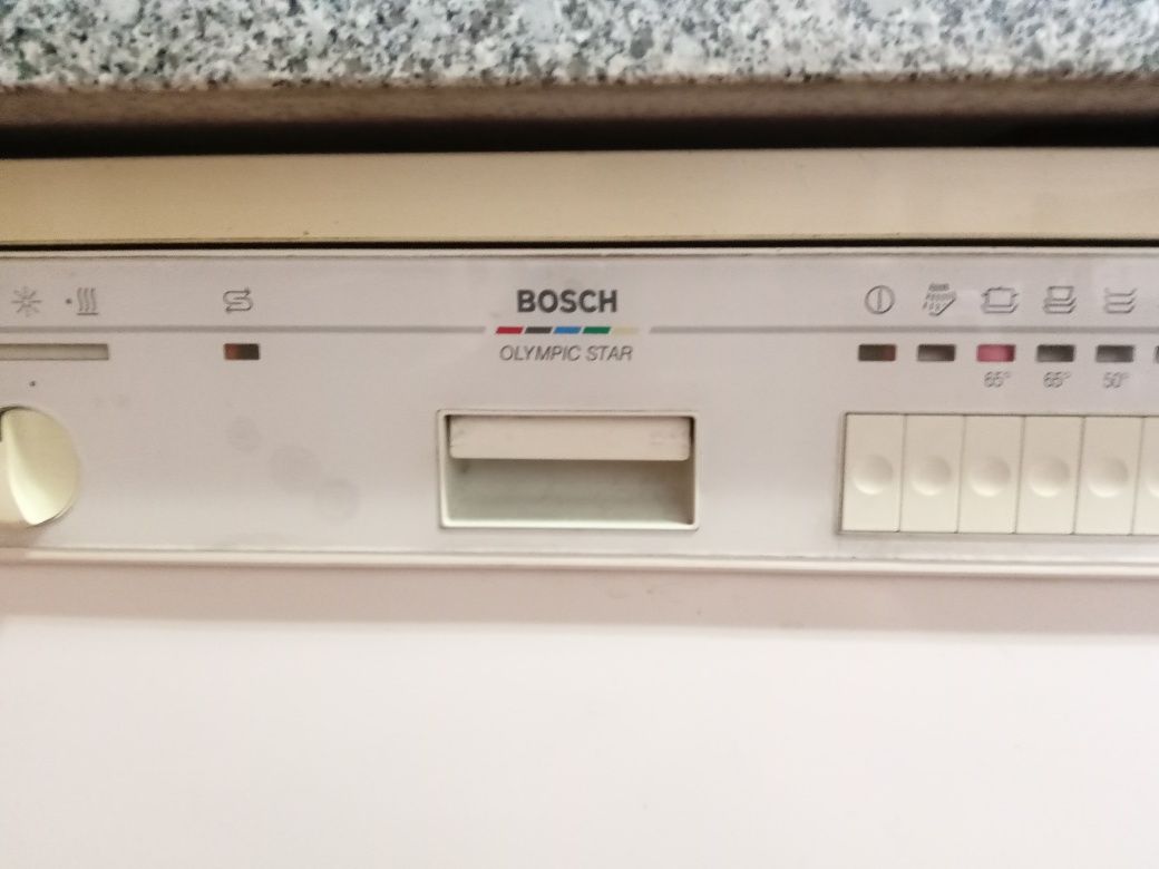 Máquina de lavar loiça Bosch.