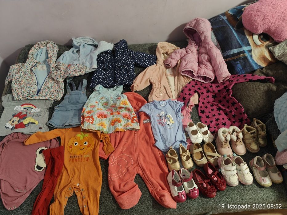 Paka ubranek dla dziewczynki 62-68 i bucików