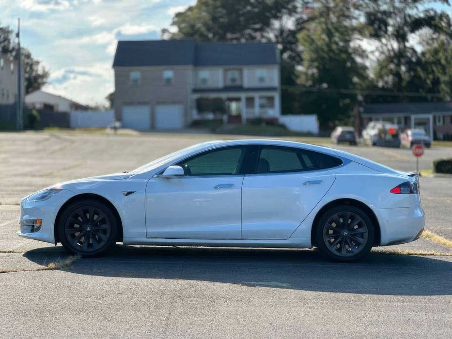 Tesla Model S      2018