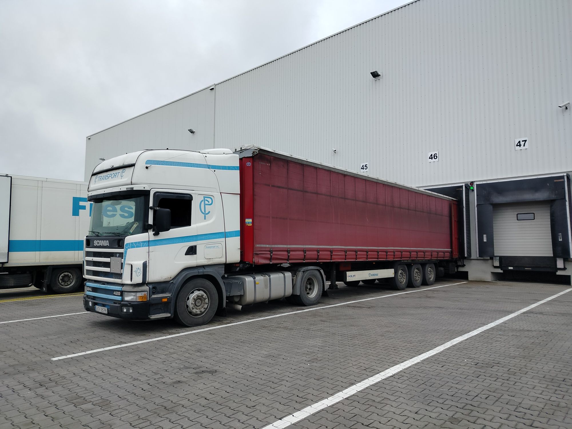 Scania 124L 420  w ciągłym ruchu krajowym