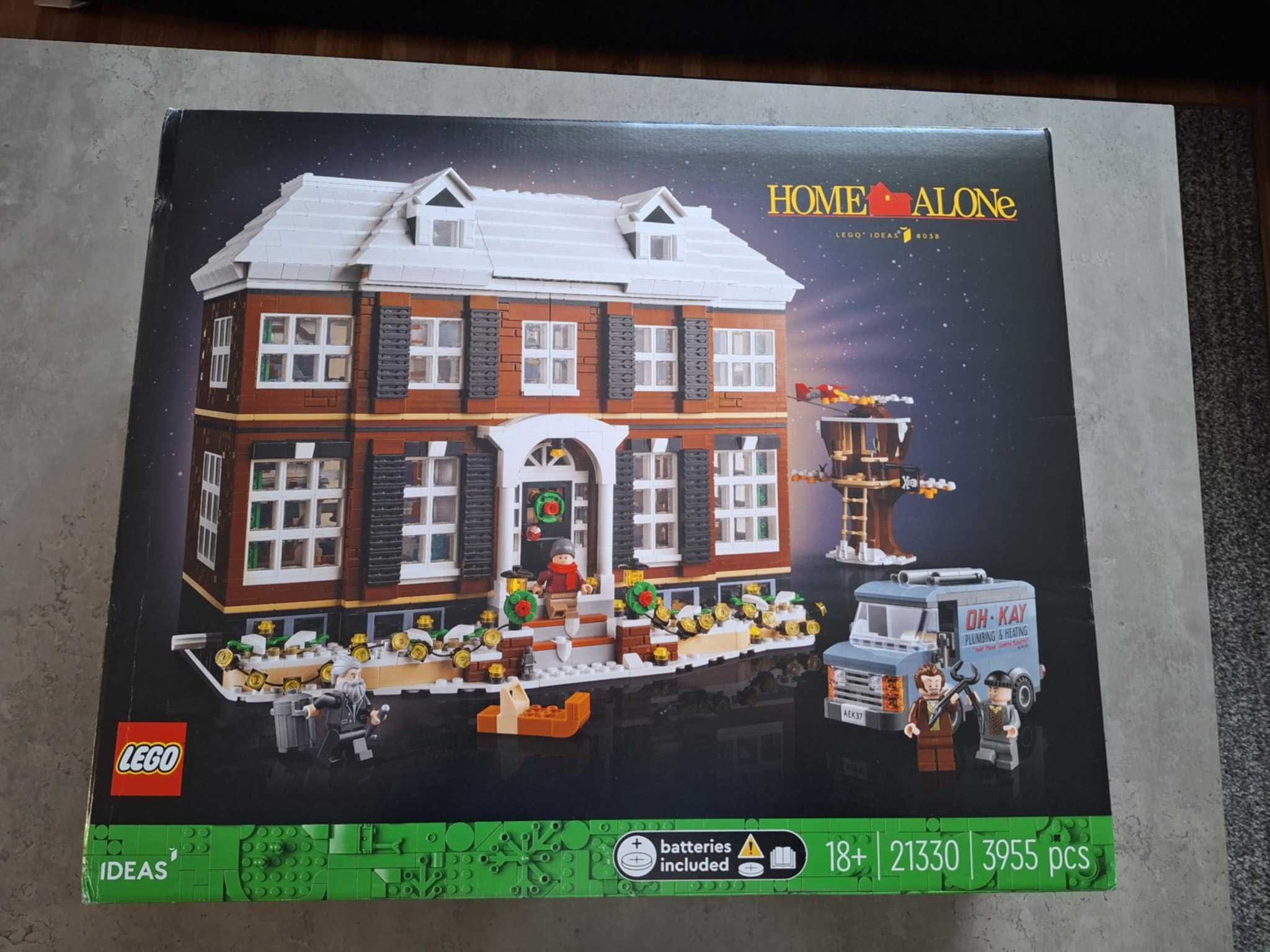 LEGO 21330 Kevin Sam w domu
