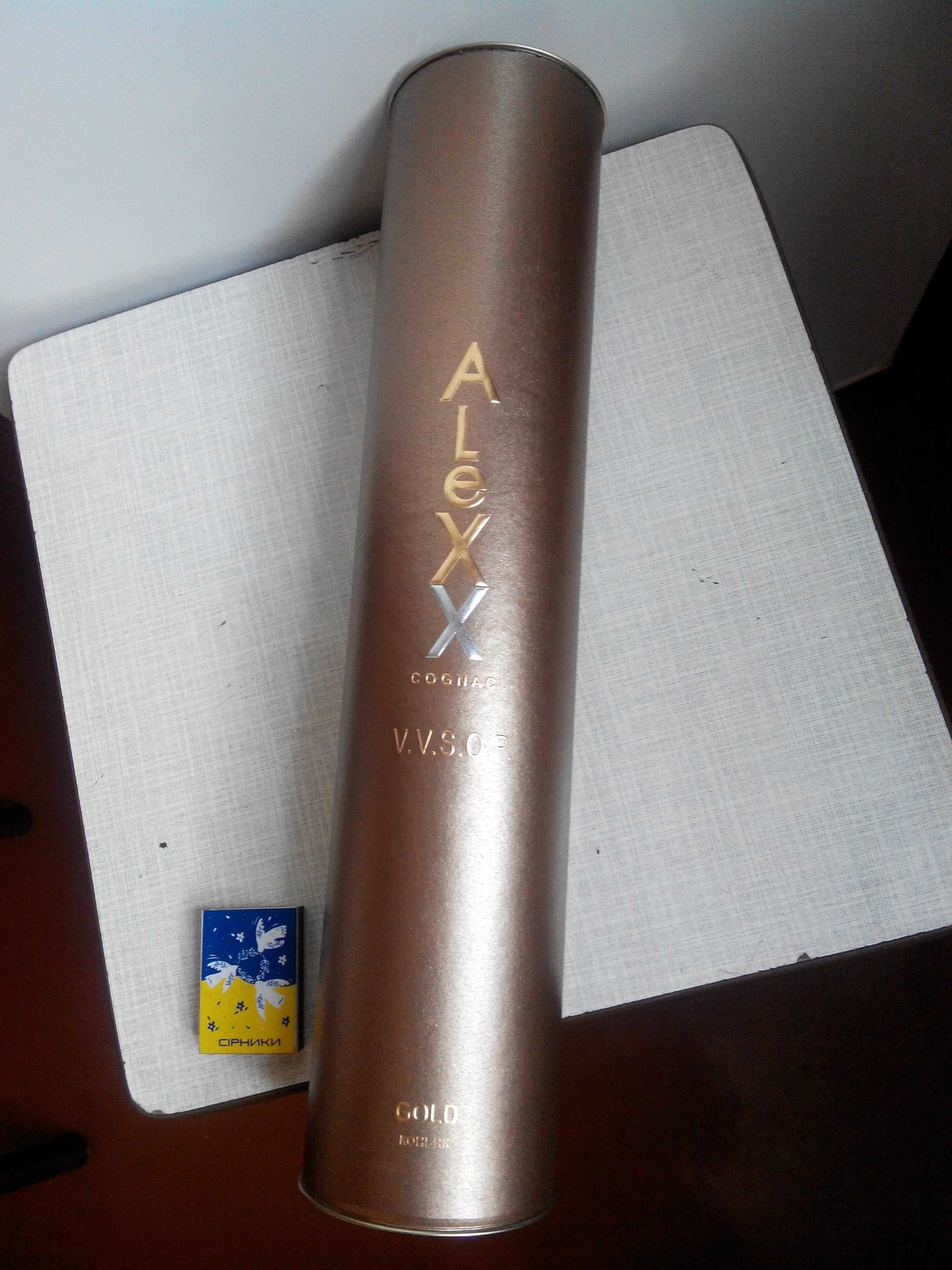 Красивая упаковка-тубус от Коньяка AleXX Gold VSOP.