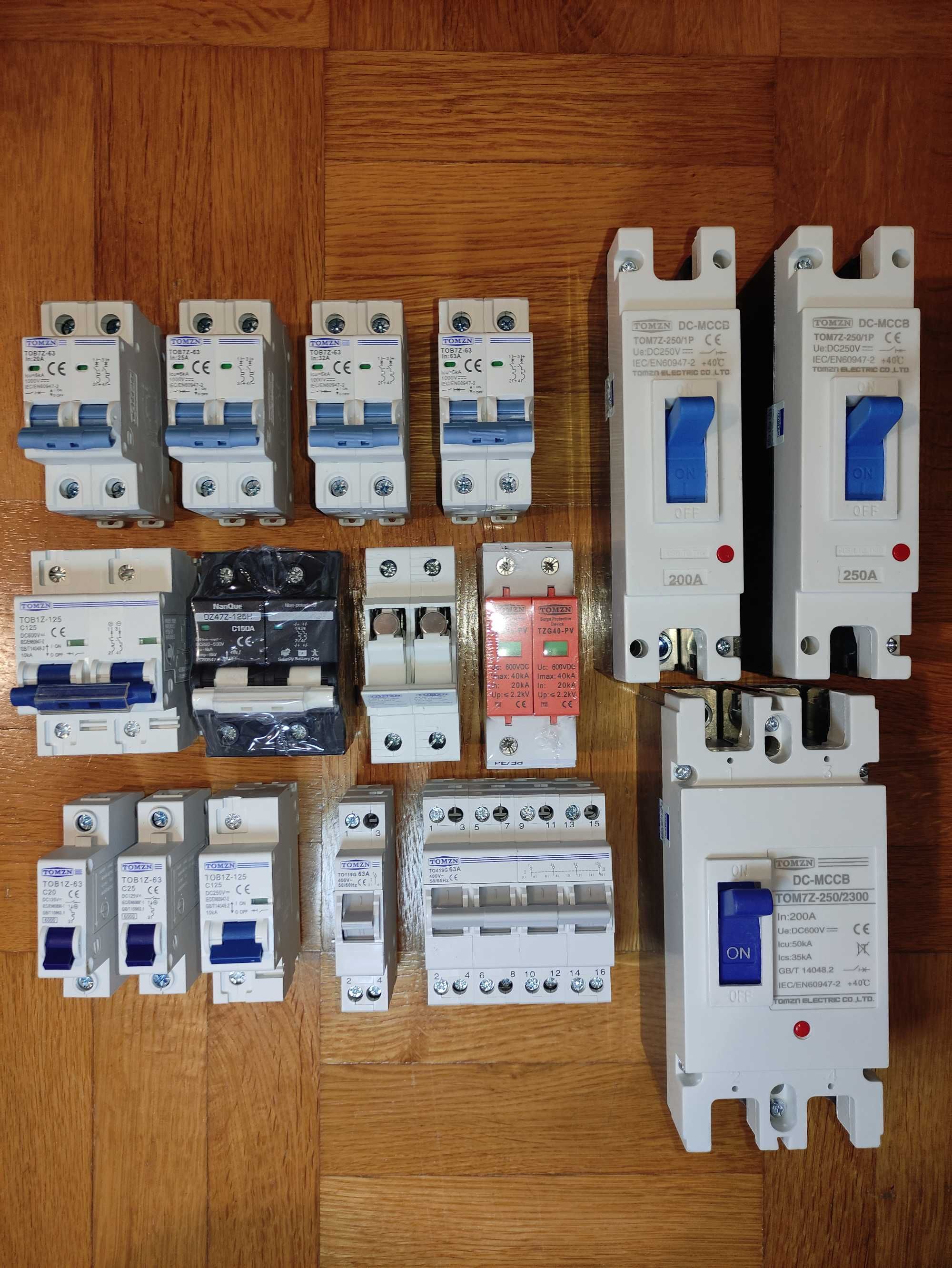 Автомат DC-Tomzn 1Р, 2P 16А,20А, 25А, 32А,40А,63A, 125А,УЗИП Держатель