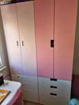 Szafa na ubrania Ikea Smastad różowo-biała